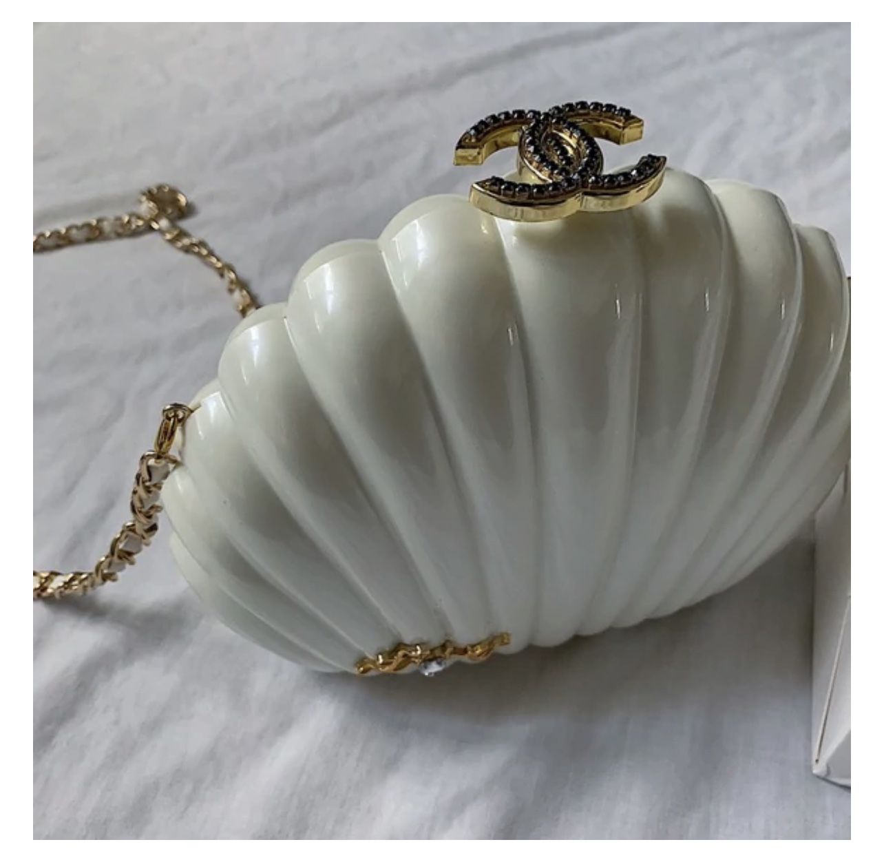 NEW CHANEL VIP White Clam Shell Convert Clutch Chain Bag for Sale