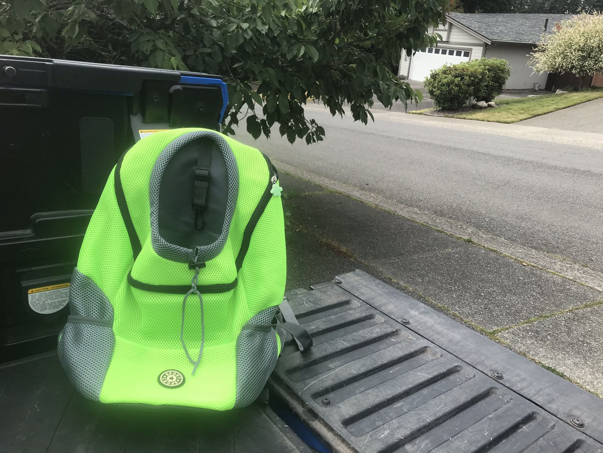 Small Dog Cat Rabbit Bunny Kennel Crate Carrier Backpack Like New 24" L by 14” W by 14” H