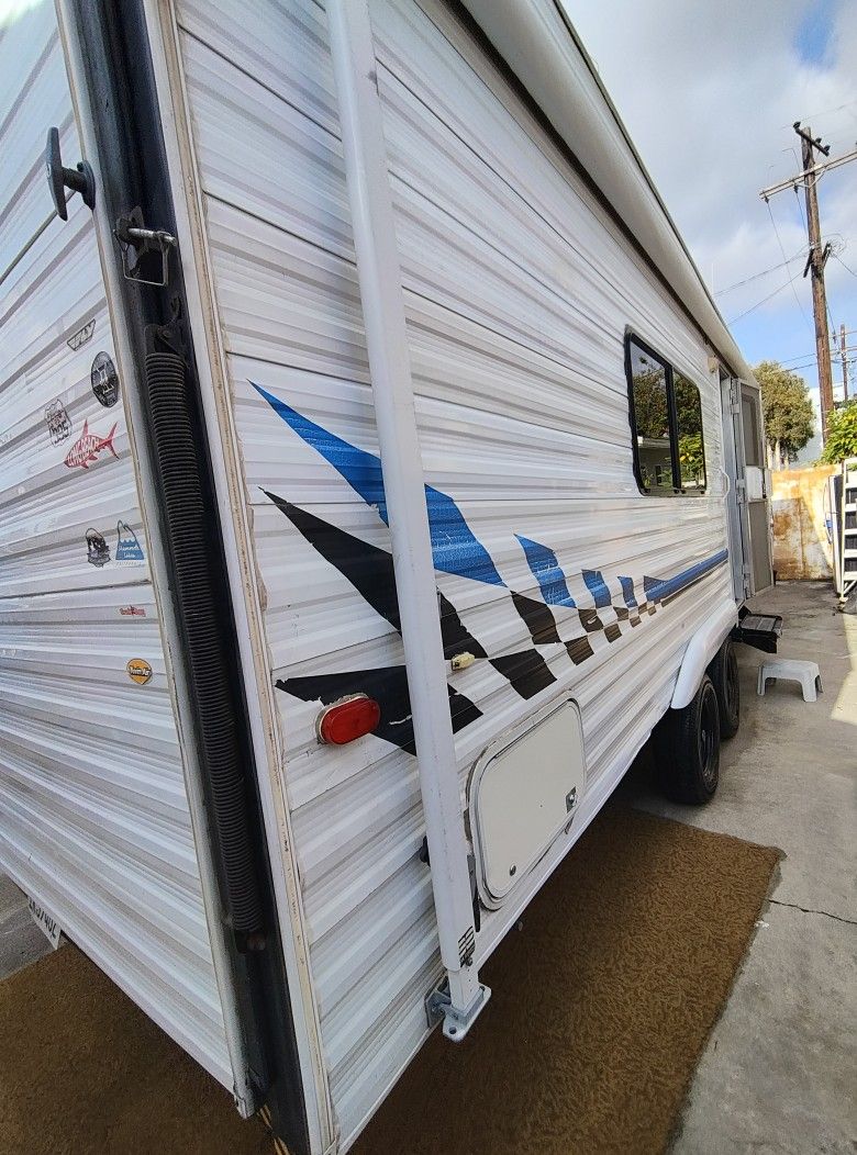 2001 Weekend warrior F2700