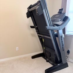 NordicTrack Commercial 1750 Treadmill – like New with only 16 hours of  use . All documented