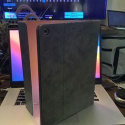 iPad 4 7th Gen 32gb  Rose Gold W/ Case