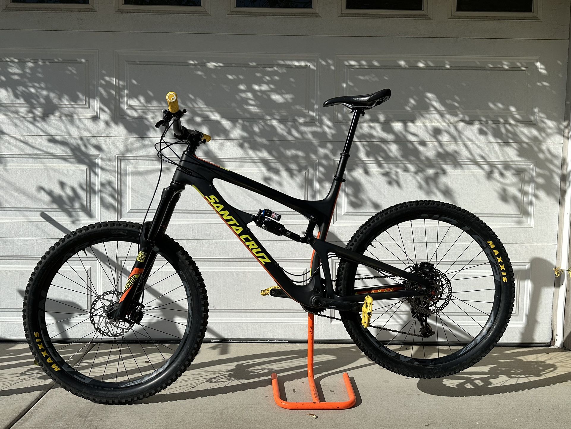 Santa Cruz Nomad