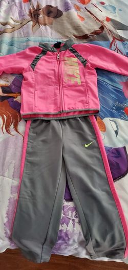 Girl's Nike Outfit Size 6