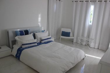 queen white bed frame