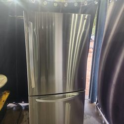 LG Apartment Size Bottom Freezer Refrigerator 