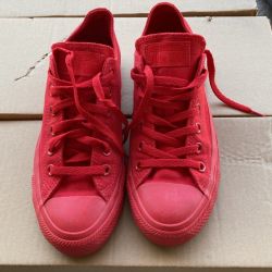 Size 4.5 MENS 6.5 WO’S Red Converse Chuck Taylor Allstars