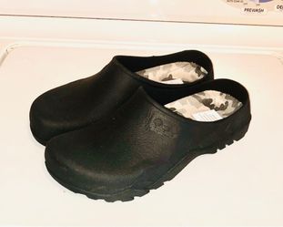 Free new men’s slip on clogs size 9/10