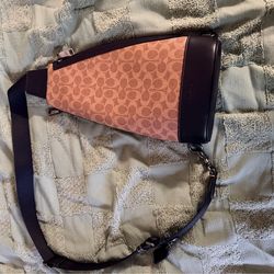 Coach cross bag pocket on both sides