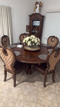 Round dining table 8 chairs