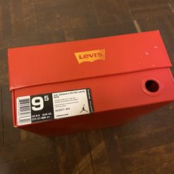 Jordan 4 Retro Levi’s Denim SIZE 9.5 