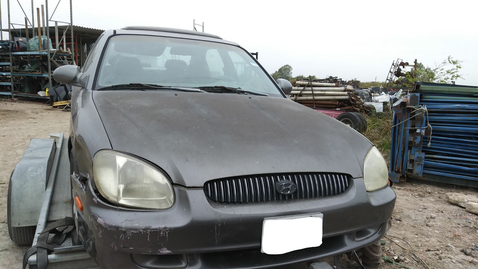 2001 Hyundai Sonata GLS 4DR Sedan 2.5L for parts...