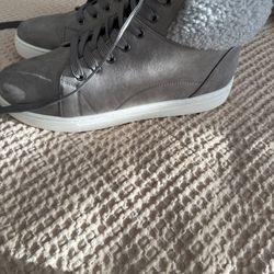 Women’s Shoes/Boot Size 9