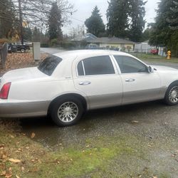 2000 Lincoln Town Car
