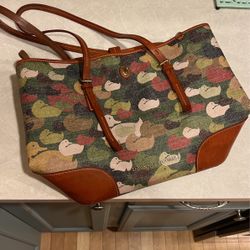 Dooney Bourke DUCK DYNASTY for Sale in Monroe WA OfferUp