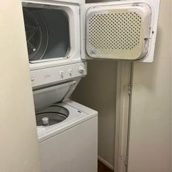 STACKABLE WASHER AND DRYER 