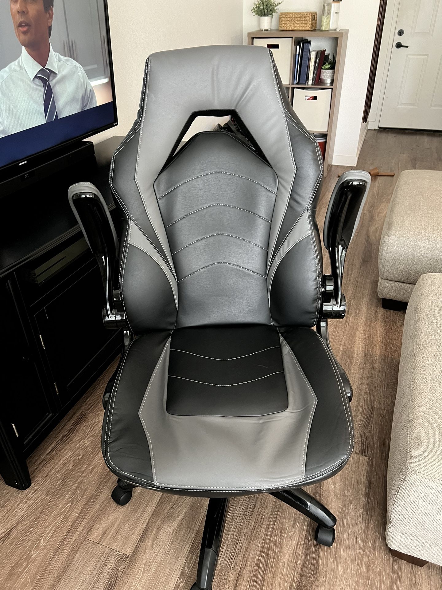 Staples Emerge Vortex Bonded Leather Gaming Chair It A Buy?