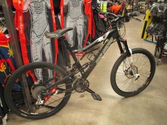 Used Rocky Mountain SXC 30 26" Mountain Bike (Need Brake Service)