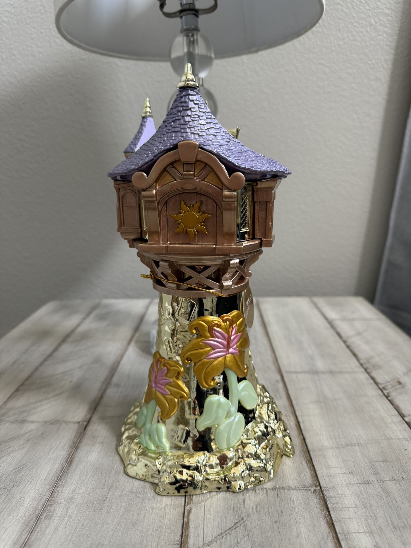New Bath & Body Works Disney Rapunzel 3-Wick Candle Holder W/FLAW Read Description