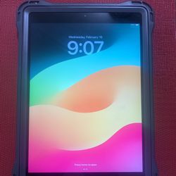 Apple iPad 7th Generation 32GB Unlocked Like New With Great Case And Keyboard!