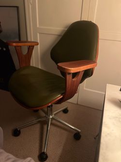 Beautiful Mid-Century Modern  Office Chair