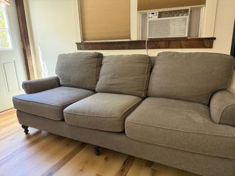 Gray Couch – Very Good Condition
