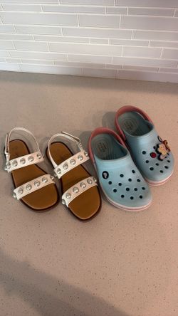 Girl’s crocs & sandals 12c/13c