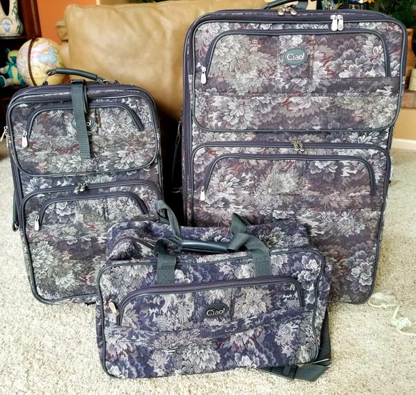 Ciao Grey Tones Tapestry Carry On Tote 23 Carry On Bag 29 Expandable Roller Suitcase For Sale In Federal Way Wa Offerup