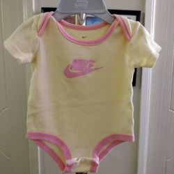 Nike Baby Girl Short Sleeve Bodysuit Yellow / Pink Pre Owned - Fair / Good Condition 