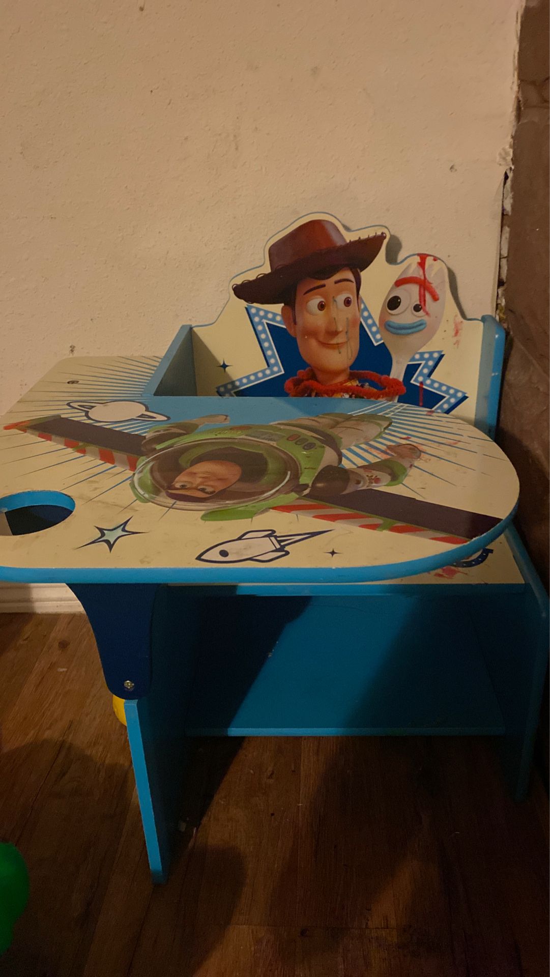 Kids desk