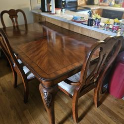 Dining Room Table/w 6 Chairs