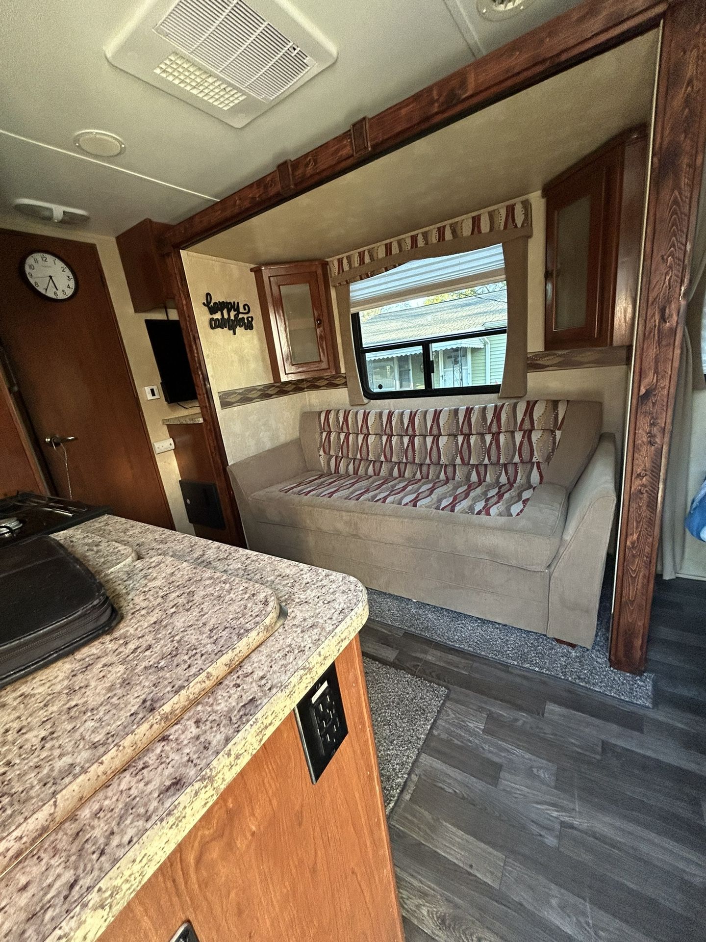 2013 Camper . Very Nice Everything Works. All New Tires. Cost 24.000 Take. 9.500