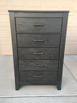 Signature Design By Ashley Annifern Dresser for Sale in Phoenix