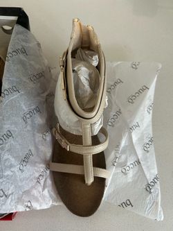 Bucco David’s beige women sandals 7 1/2 size