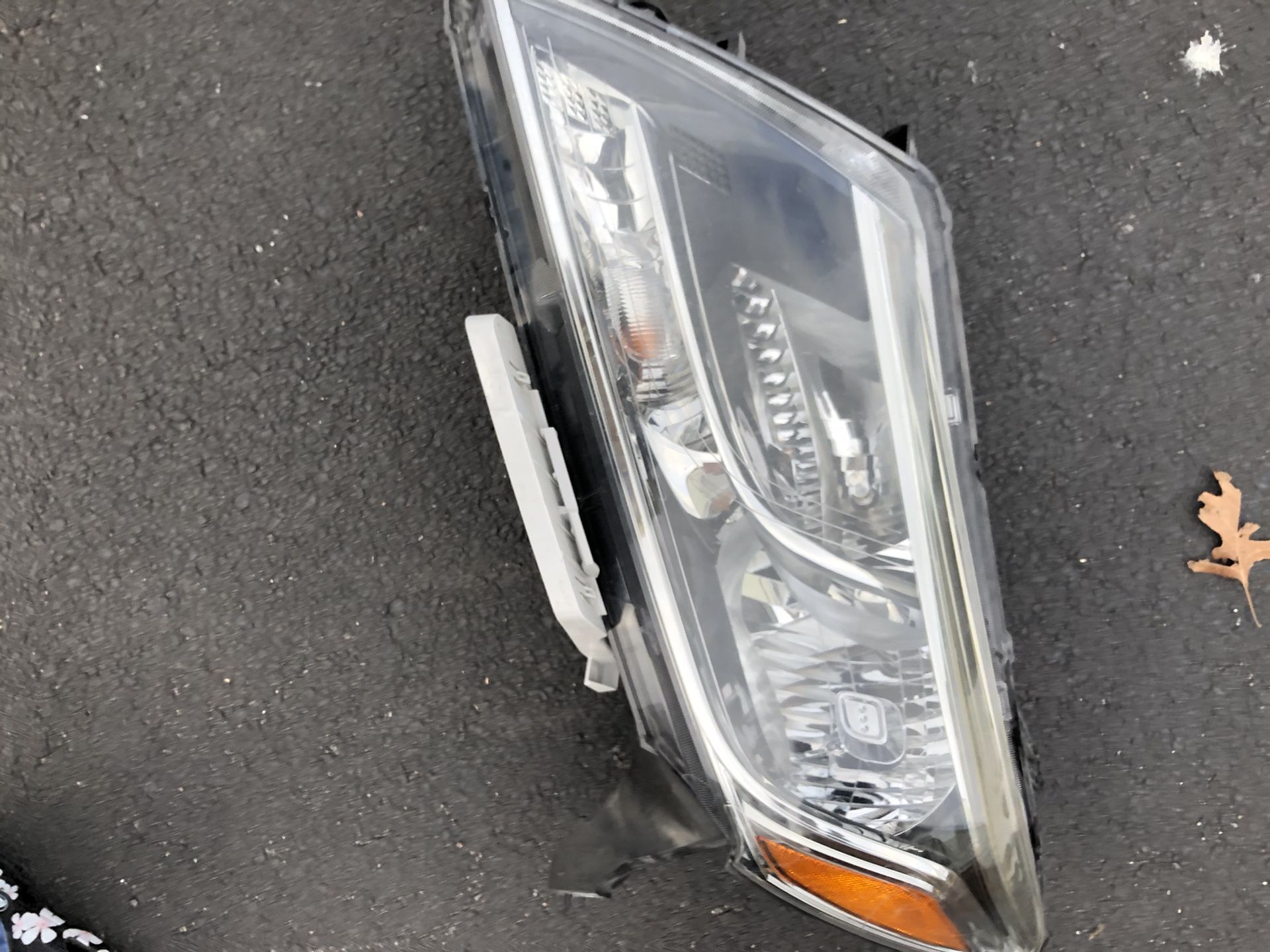 Nissan Pathfinder headlamp