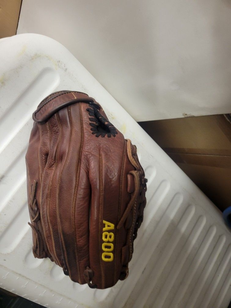 A800 Wilson Left Handed Glove