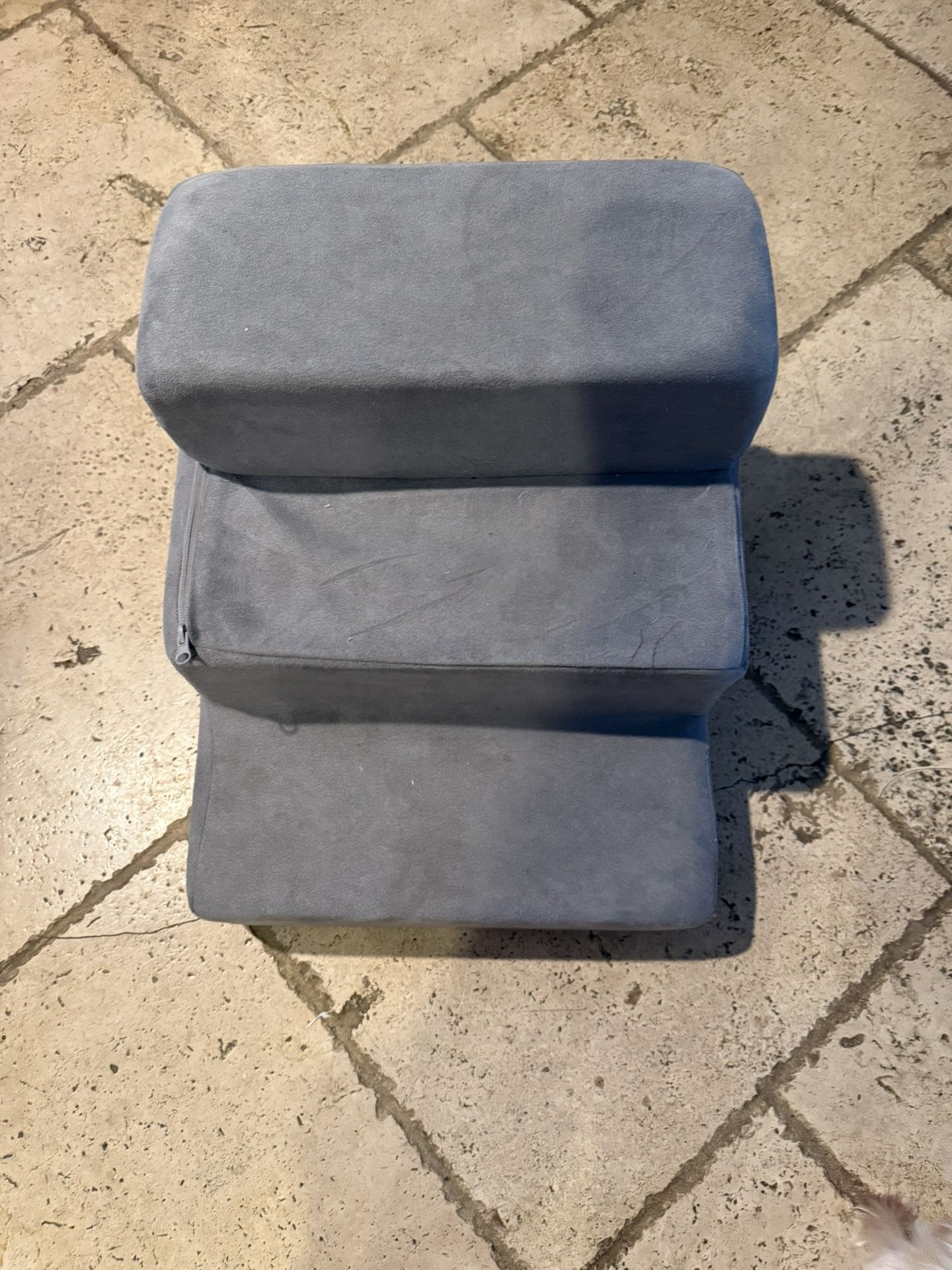 Dog pet stairs in excellent condition.