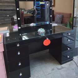 New Vanity Desk With Lights Sample Floor Only $540 Cash