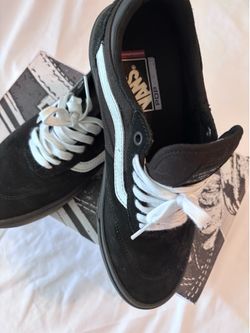 Vanz black skateboarding shoes