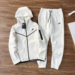 Nike Tech (Cream)