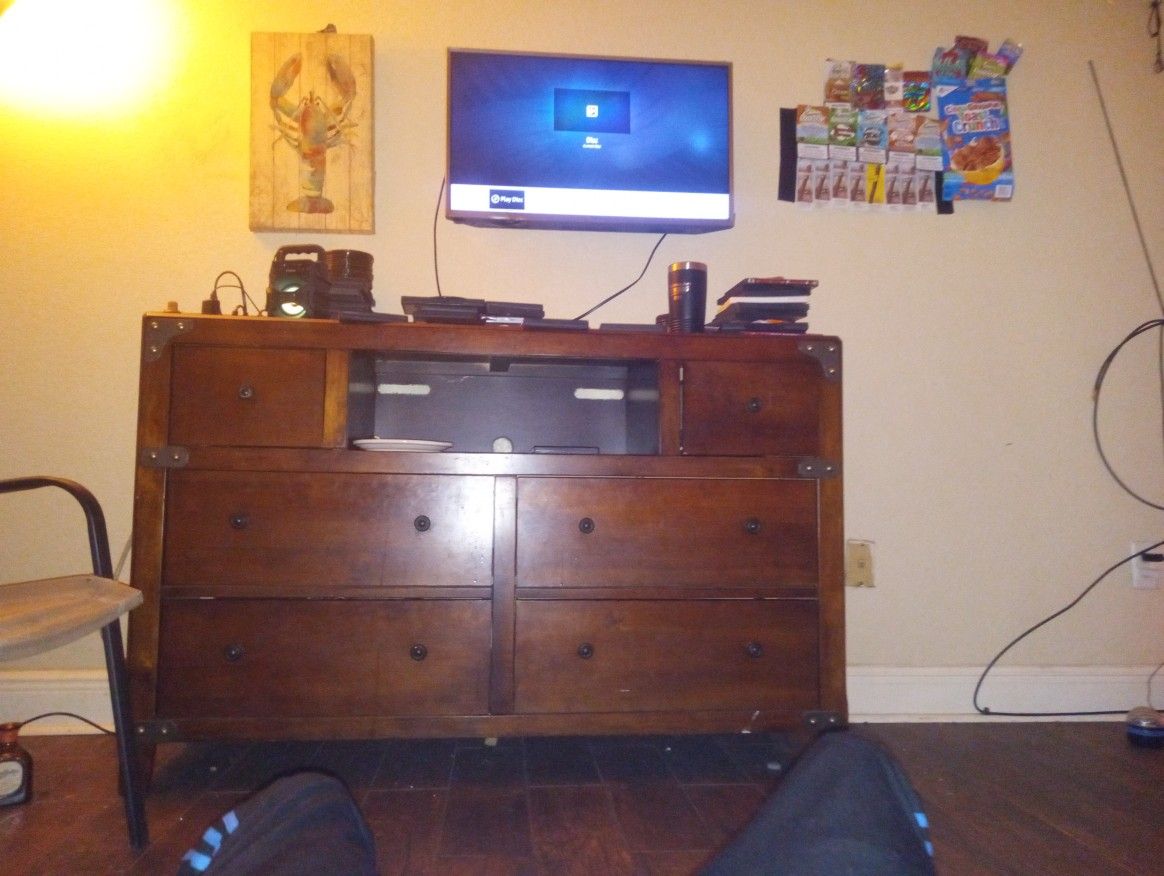 Dresser Draw