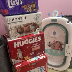 Huggies, Honest, And Luvs Pampers And Lulyboo Baby Tub