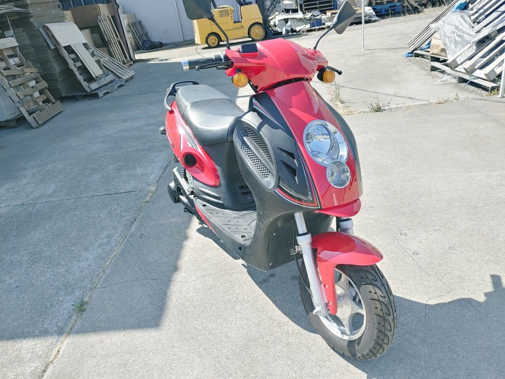 Thompson TS1500C 1500 Watt fast electric moped scooter