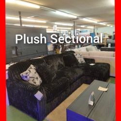 💥 Black Plush Sectional 