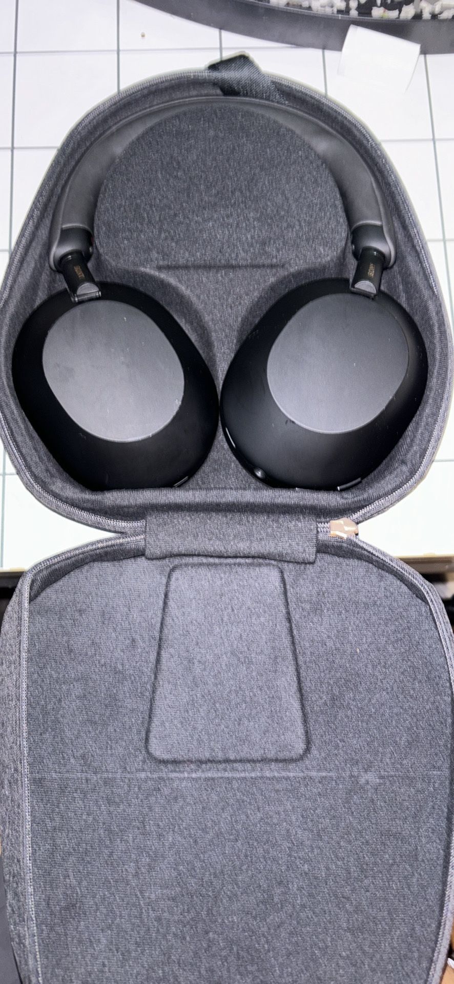 Sony XM5 Over Ear Headphones
