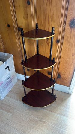 Corner shelf