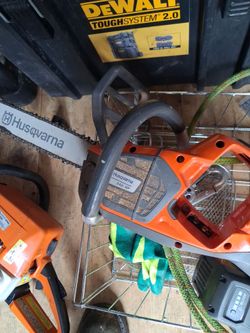 Husqvarna electric saw and battery