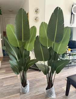 Pretty artificial plant 6 ft tall Set of 2 ! Brand New