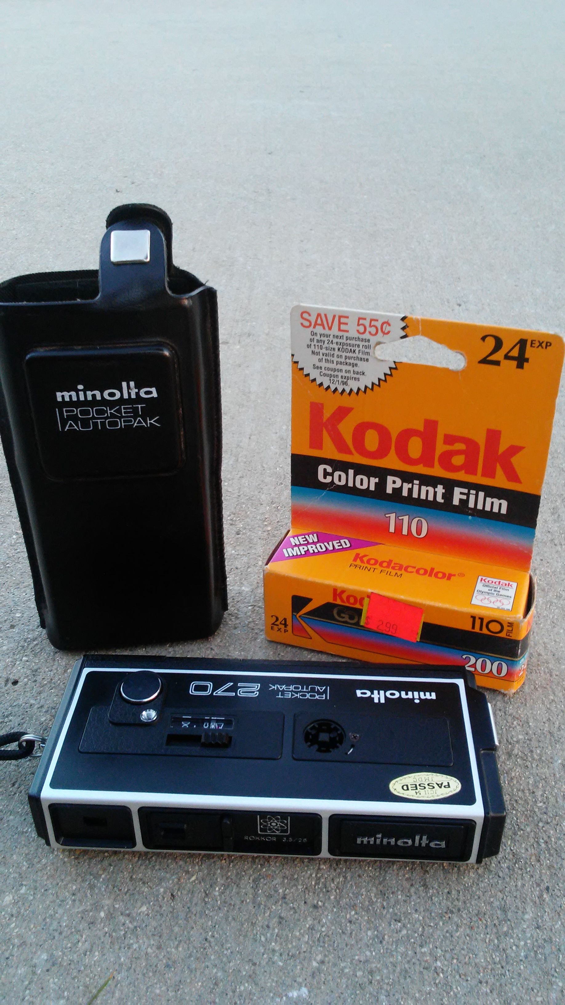 Minolta Pocket AutoPak 270 w/Original Case & Expired Film!!