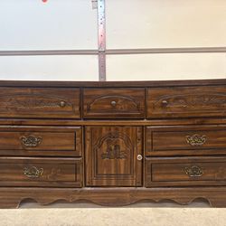 Solid Wood 7-Drawer Dresser with Carved Details & Brass Hardware