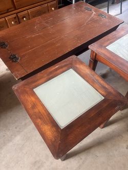 Maple Coffee Table With 2 End table /glass Inserts And Coffee Table Lifts Up I each Side Front A D Back For Spacious Storage